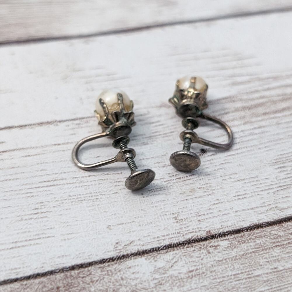 Vintage Screw On Earrings Small Faux Pearl - Condition Issues - Picture 10 of 10